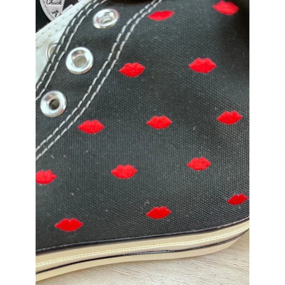 Converse Unisex Shoes M8‎ W10 Chuck Taylor 70 Embroidered Lips Love Me Black Hi - Picture 2 of 10
